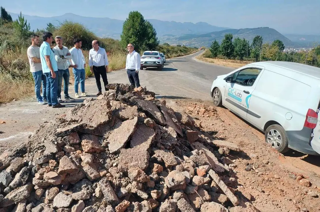 El alcalde de Ponferrada, Marco Morala, asiste al inicio de las obras.