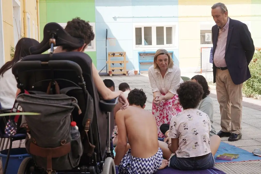 La vicepresidenta de la Junta de Castilla y León y consejera de Familia e Igualdad de Oportunidades, Isabel Blanco, visita el Centro de Educación Especial 'El Pino de Obregón'.