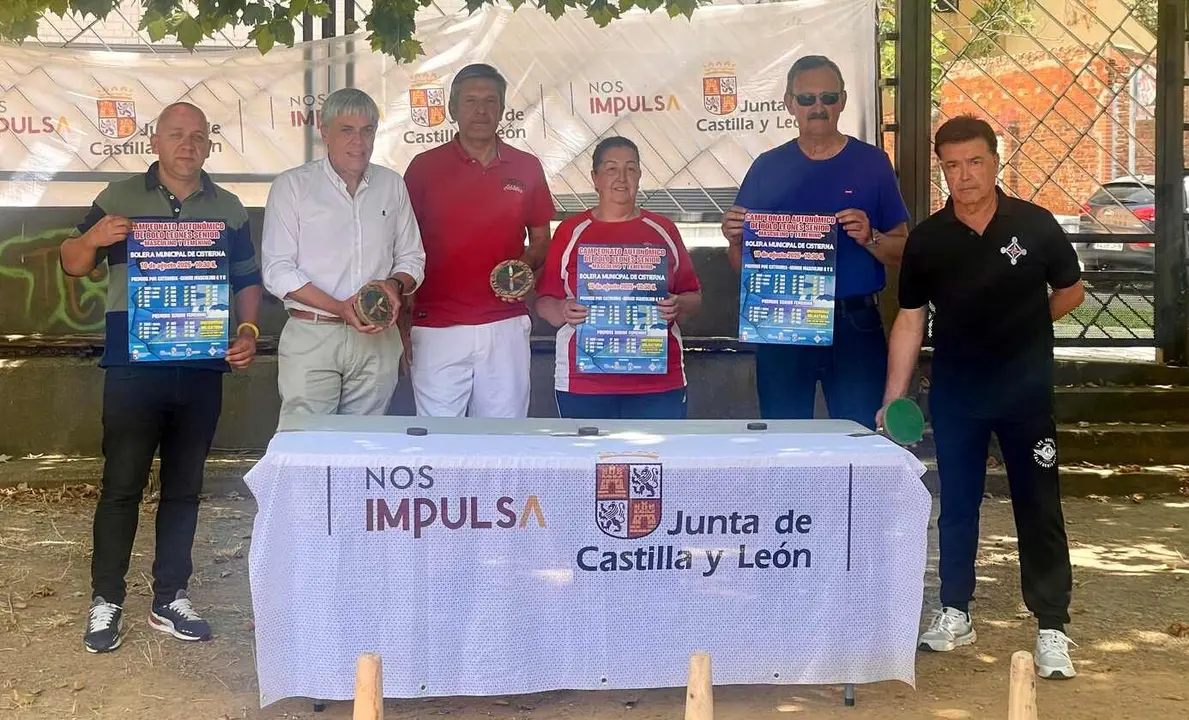 Un instante de la presentación del 'Campeonato Autóctono de bolos leonés senior masculino y femenino'.