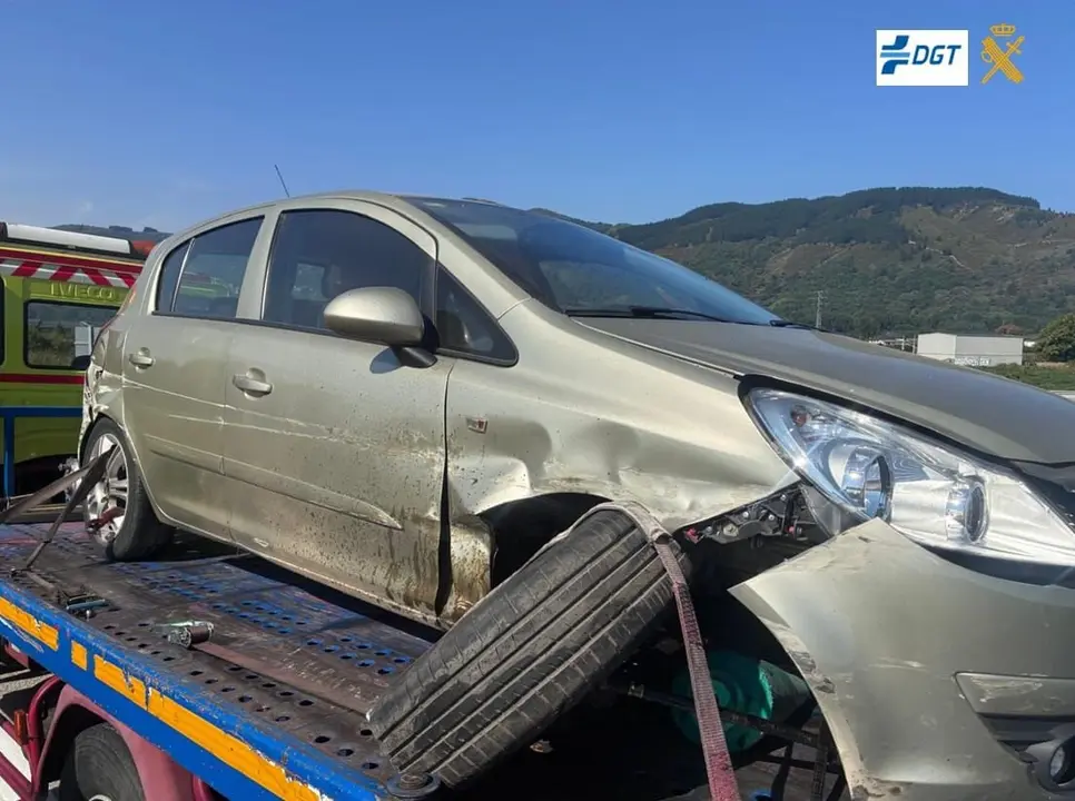 Estado en el que quedó el coche robado tras el accidente en la A-6.