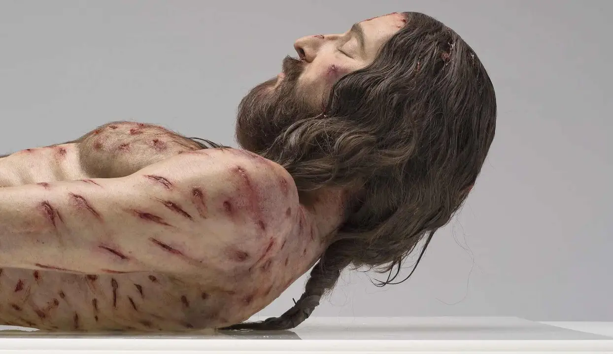 La exposición ‘The Mystery Man’, abierta desde el 1 de agosto en la Catedral de Astorga, ofrece una experiencia inmersiva que fusiona arte, ciencia y espiritualidad con una figura hiperrealista única en el mundo
