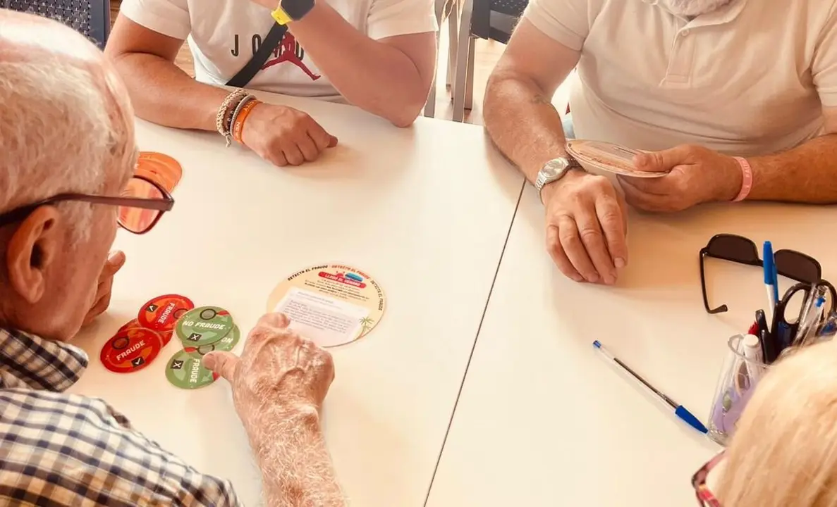 Los mayores de Matallana de Torío (León) aprenden a navegar de forma segura gracias a un proyecto enmarcado en una beca Ralbar