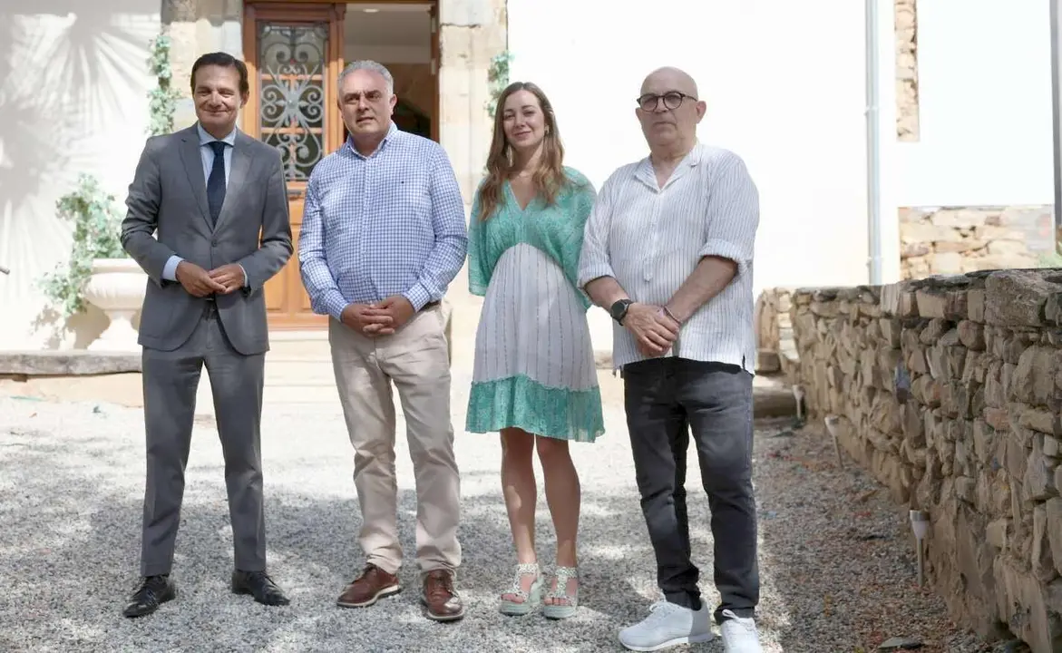 Representantes de FUNDOS y Ayto. Astorga