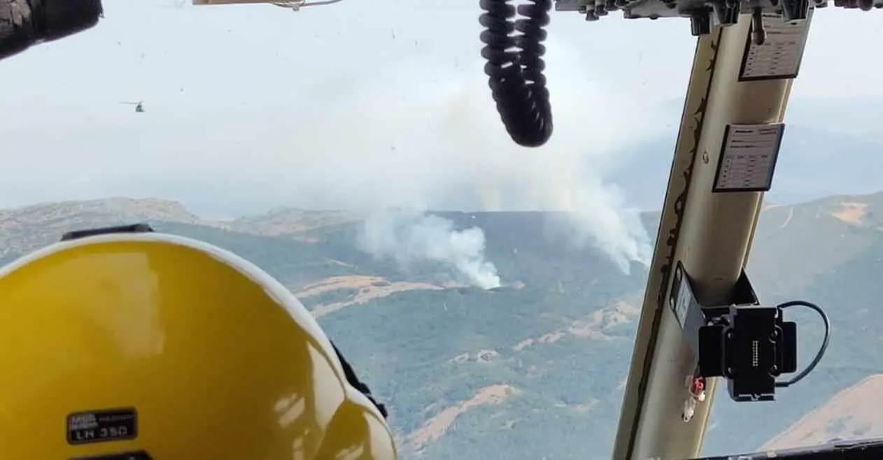 Imagen de los incendios del Bierzo de este verano vistos desde los helicópteros de extinción.