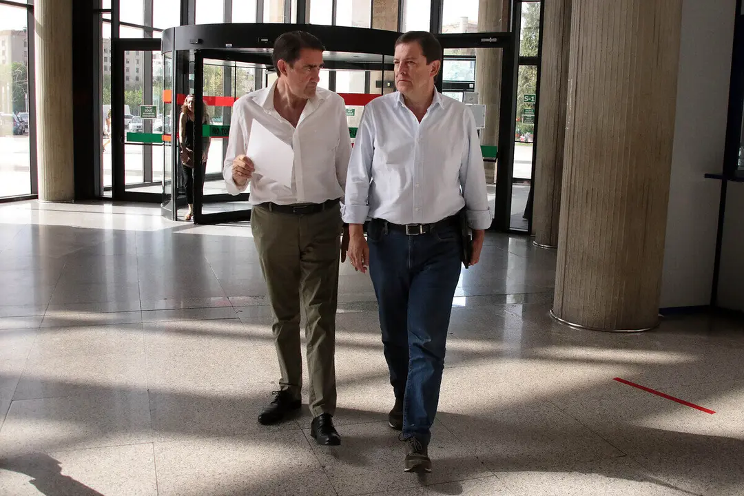 El presidente Alfonso Fernández Mañueco, ha respaldado personalmente la gestión de Suárez-Quiñones al frente de los incendios.