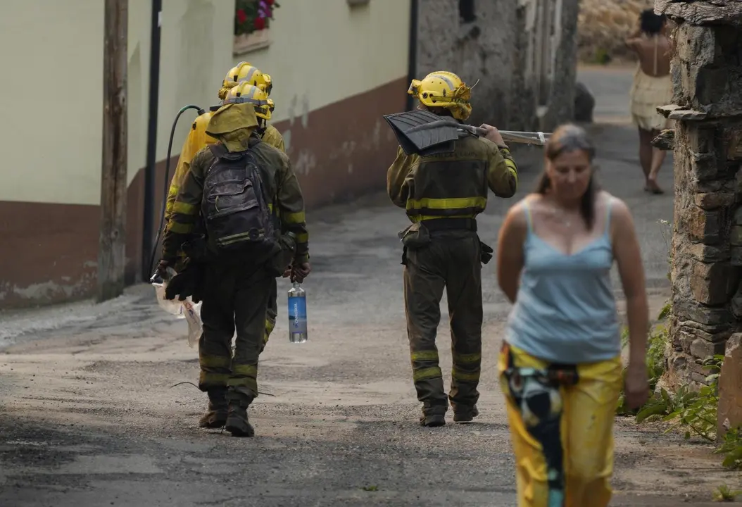Incendio en Salientes (León). Foto: César Hornija