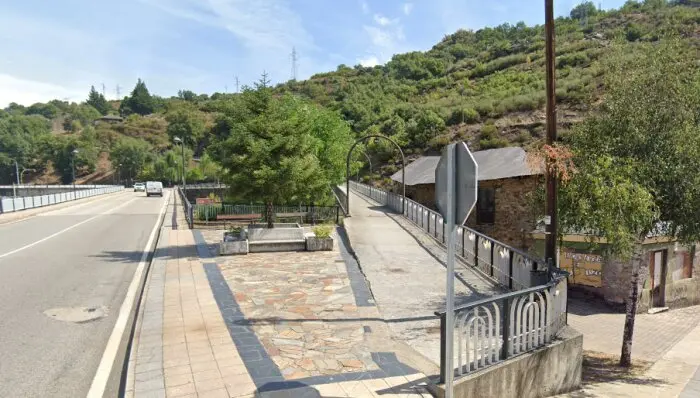 Pasarela sobre el río Sil en Matarrosa.