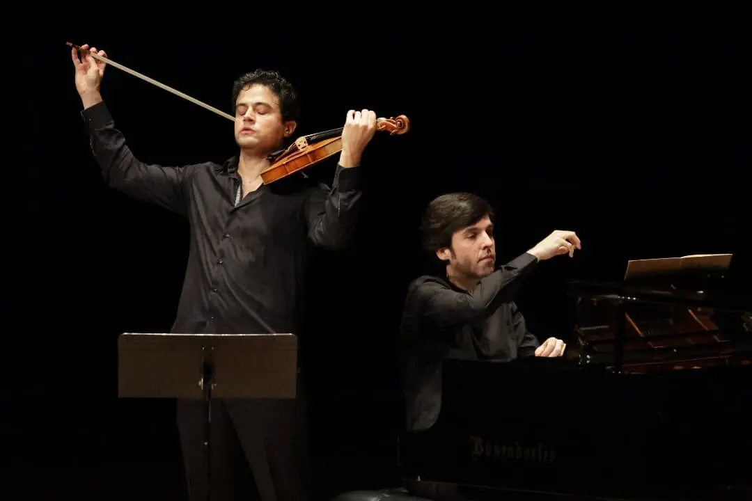 El violinista leonés Alberto Reguera y Marc Piqué actuarán el 20 de agosto.