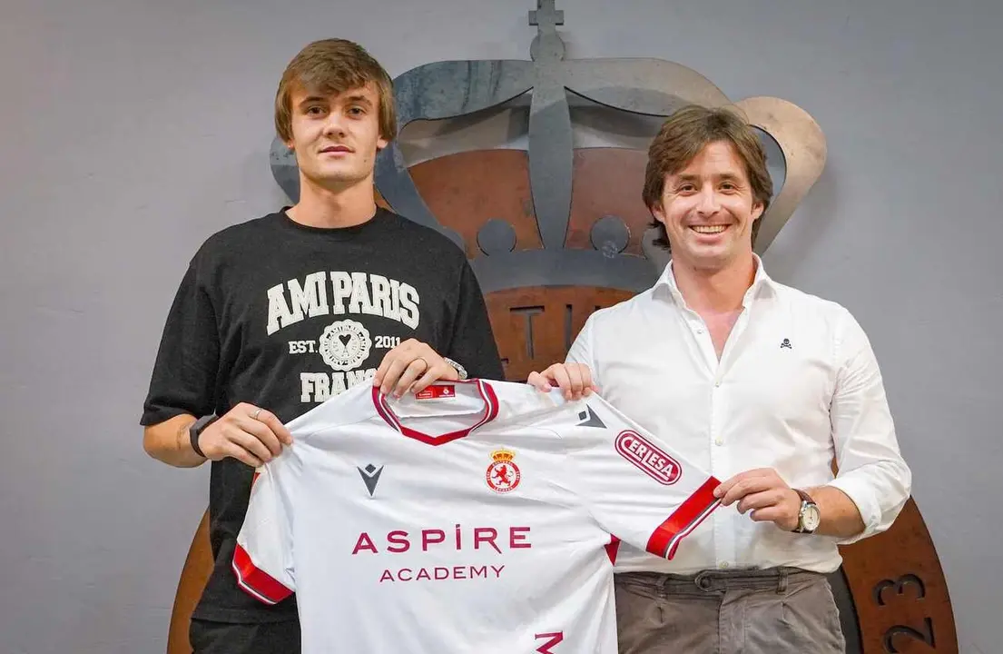 Yayo, junto al director deportivo dela Cultural, Jose Manzanera, este viernes.