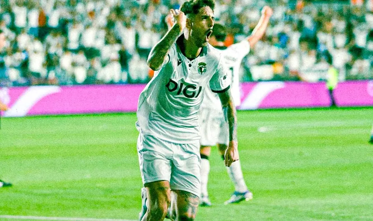 El Burgos ha sido superior a la Cultural desde el primer minuto.