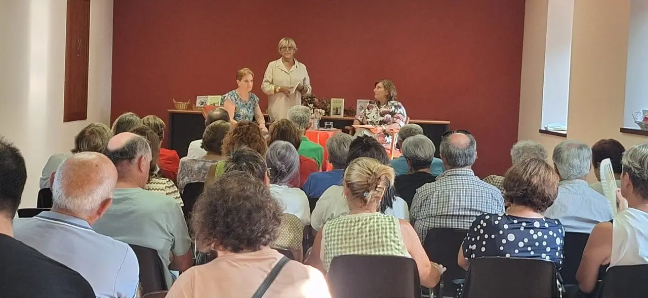 Velada literaria en Murias de Paredes.