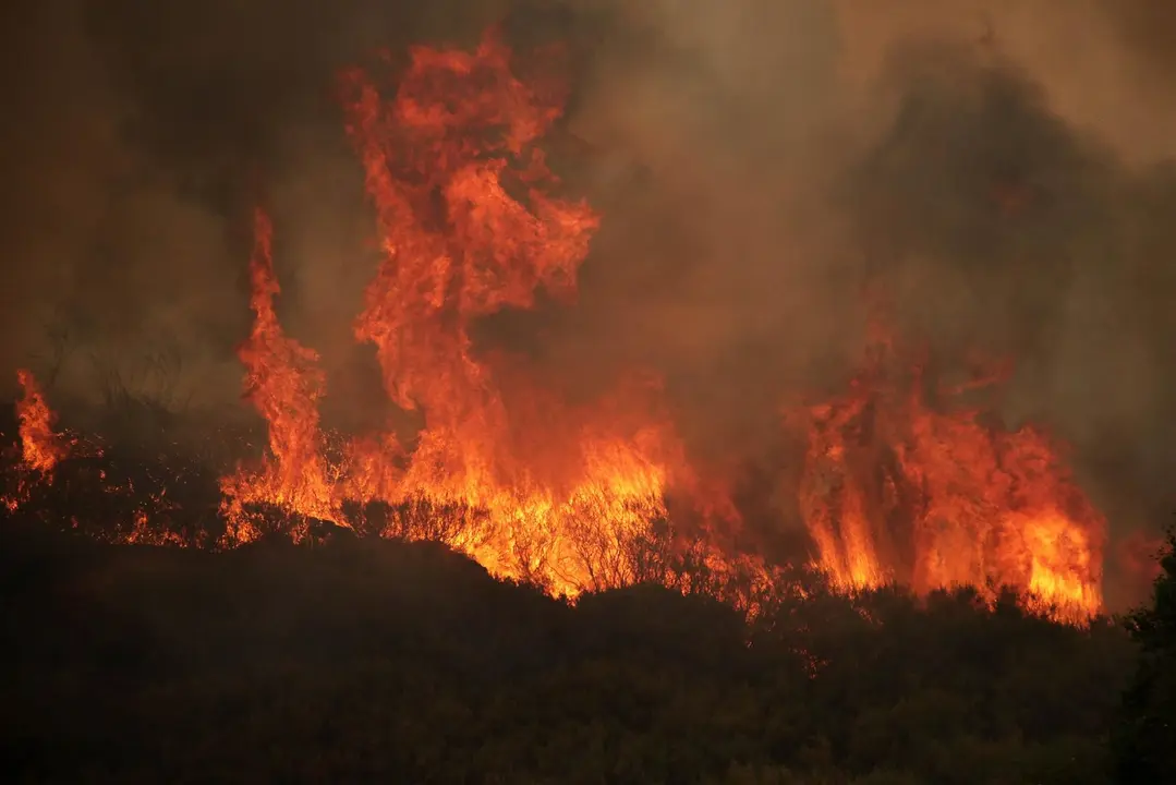 Imágenes de los incendios en Fasgar y Boca de Huérgano. Fotografías de Peio García y Mirian Chacón