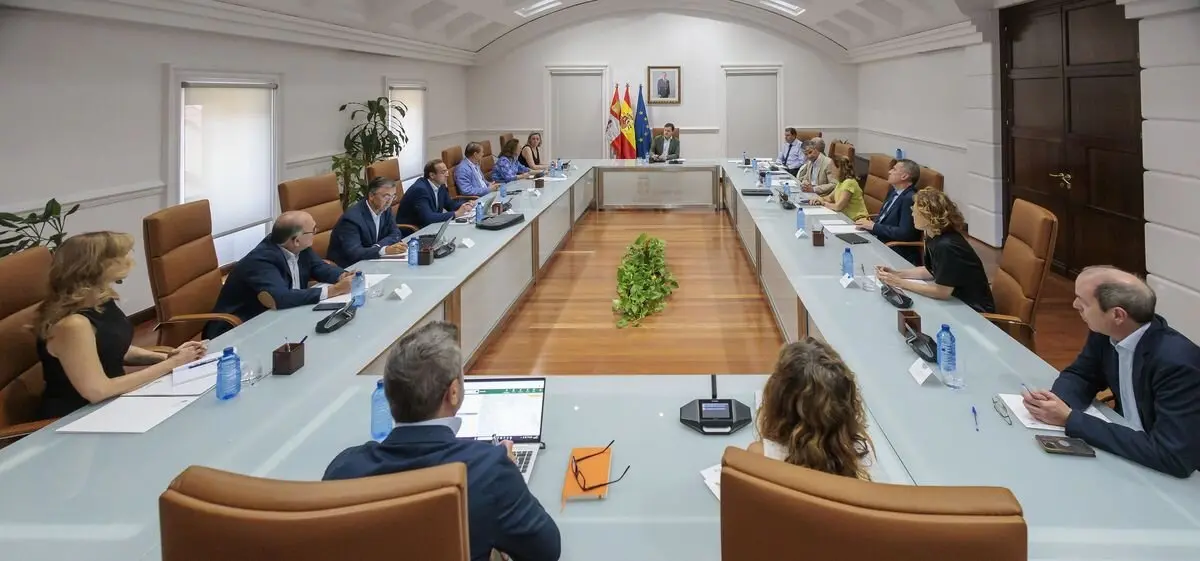 Reunión de seguimiento de la situación de los incendios en la Junta. Foto: JCyL