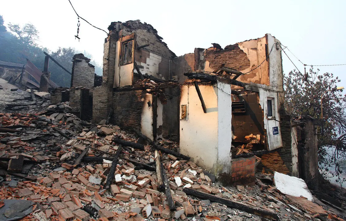 El pueblo de Lusio (León), arrasado por el fuego
