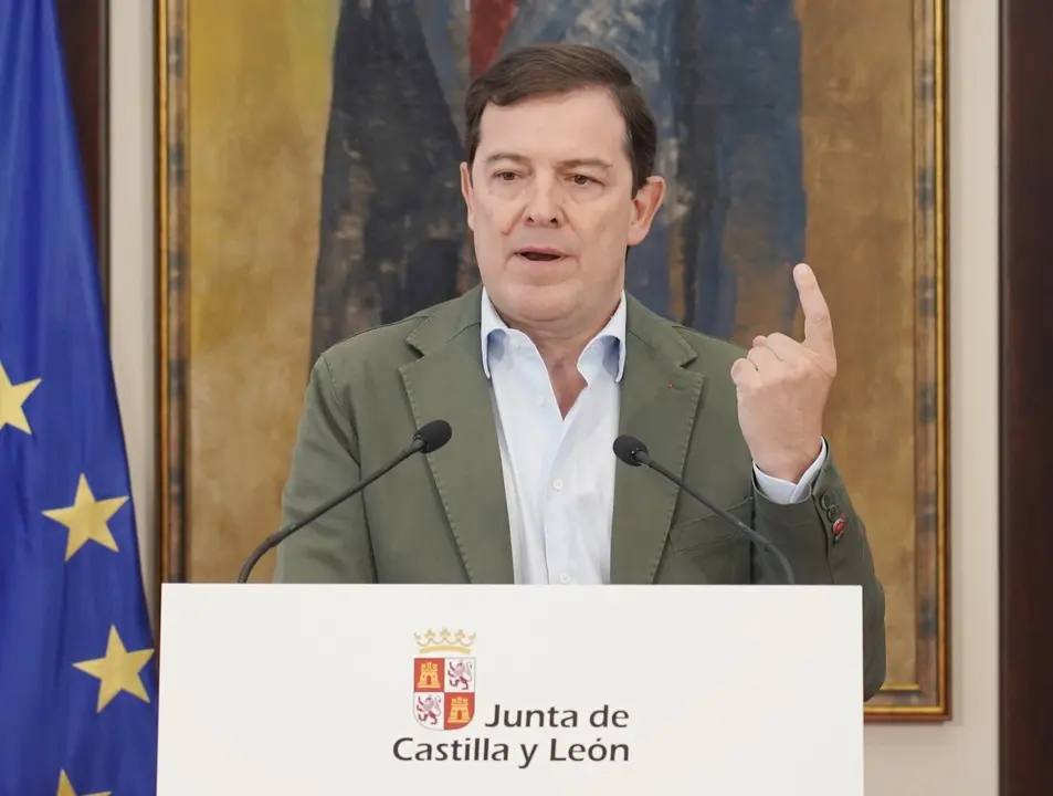 El presidente de la Junta de Castilla y León, Alfonso Fernández Mañueco, informa sobre las medidas de recuperación para las zonas afectadas por los incendios forestales aprobadas en Consejo de Gobierno extraordinario.