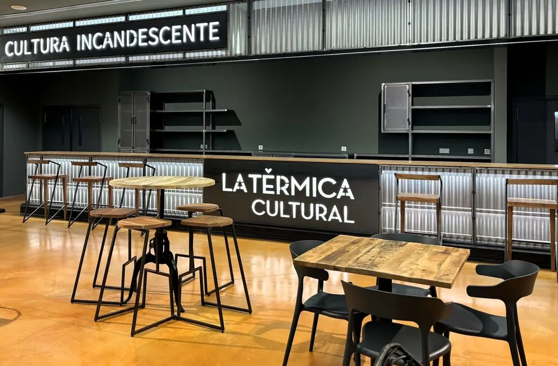 Cafeter&iacute;a de La T&eacute;rmica Cultural en Ponferrada.