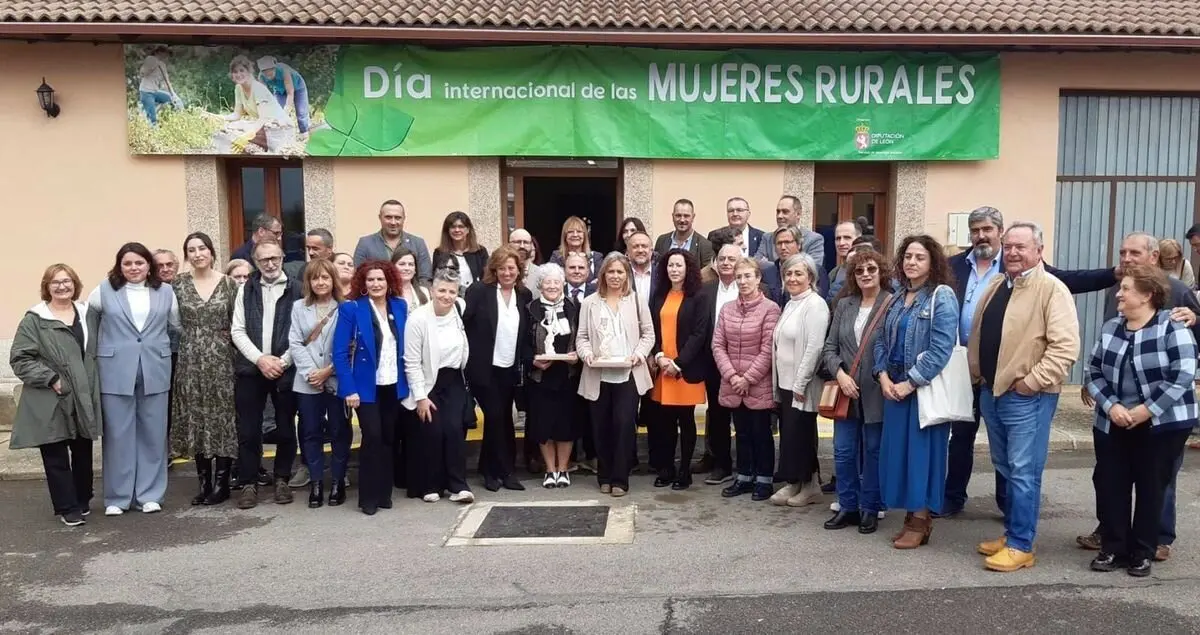El presidente de la Diputación de León, Gerardo Álvarez Courel, participa en los actos de celebración del Día Internacional de la Mujer Rural