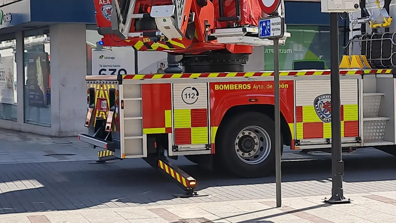 Los Bomberos de León acudieron al suceso.