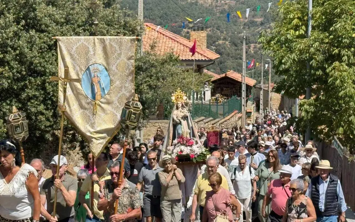 Tradicional procesión de Barrillos en una imagen tomada por el Obispado de León.