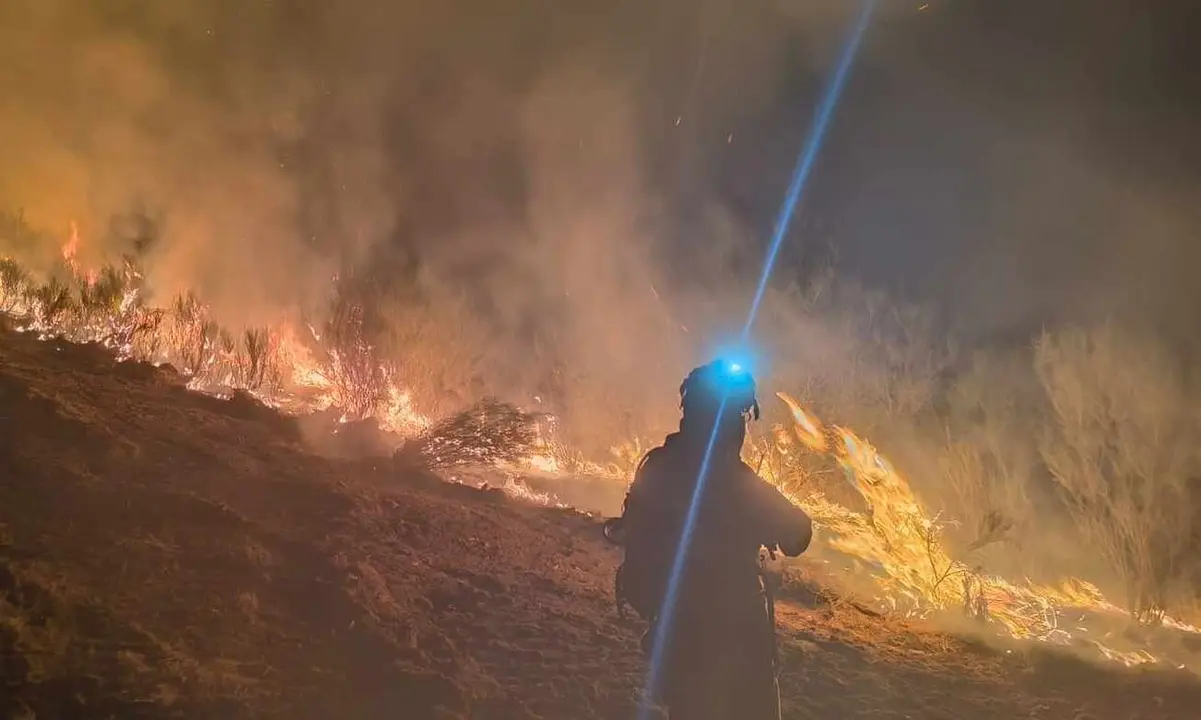 Brigadistas de la Brif Tabuyo en una imagen tomada por ellos mismos durante un incendio.
