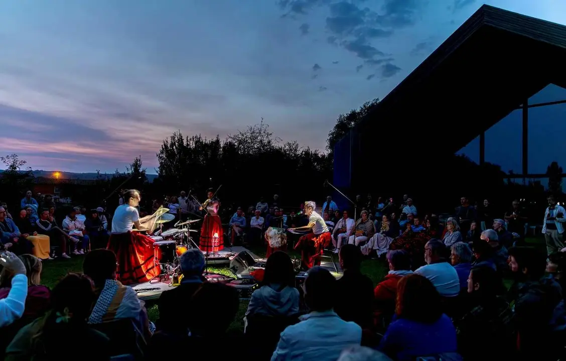 'So' es el proyecto musical conjunto de tres artistas de ya larga trayectoria. Fotografía: Archivo FCAYC