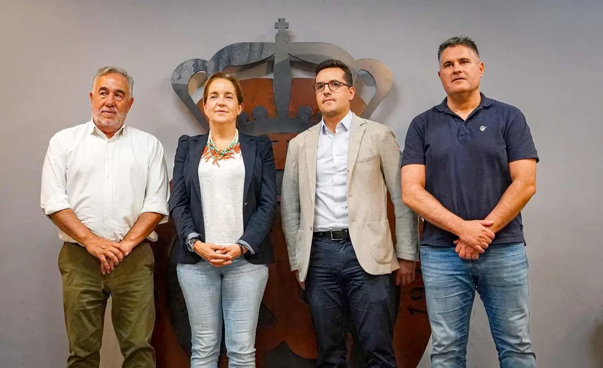 Representantes de los cuatro clubes durante la presentación del torneo solidario este martes.