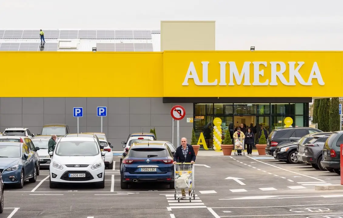 Los puntos de recarga se instalaran en los aparcamientos de Alimerka.