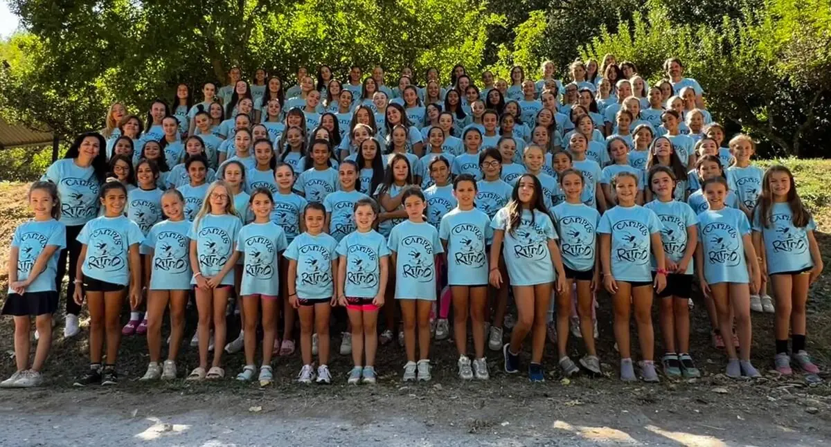 El Club Ritmo atrae a 117 niñas de 6 a 17 años a La Vecilla para disfrutar del campus de gimnasia rítmica decano en España.