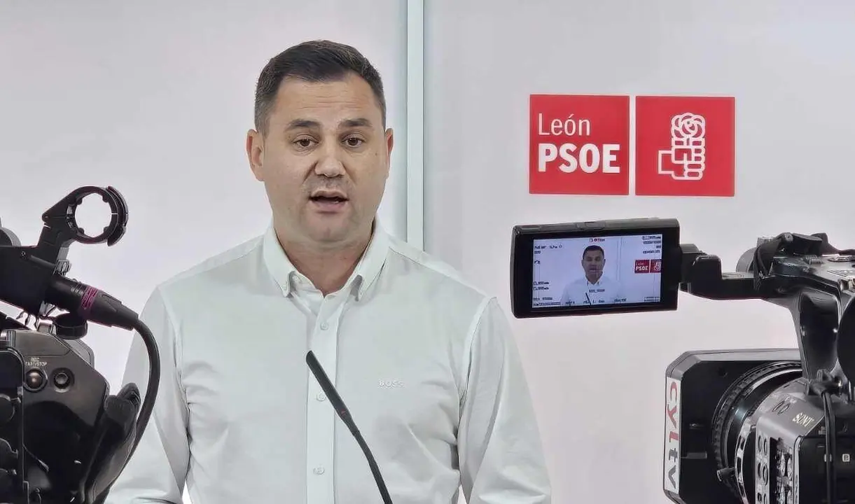 Javier Cendón, este lunes, durante su rueda de prensa.