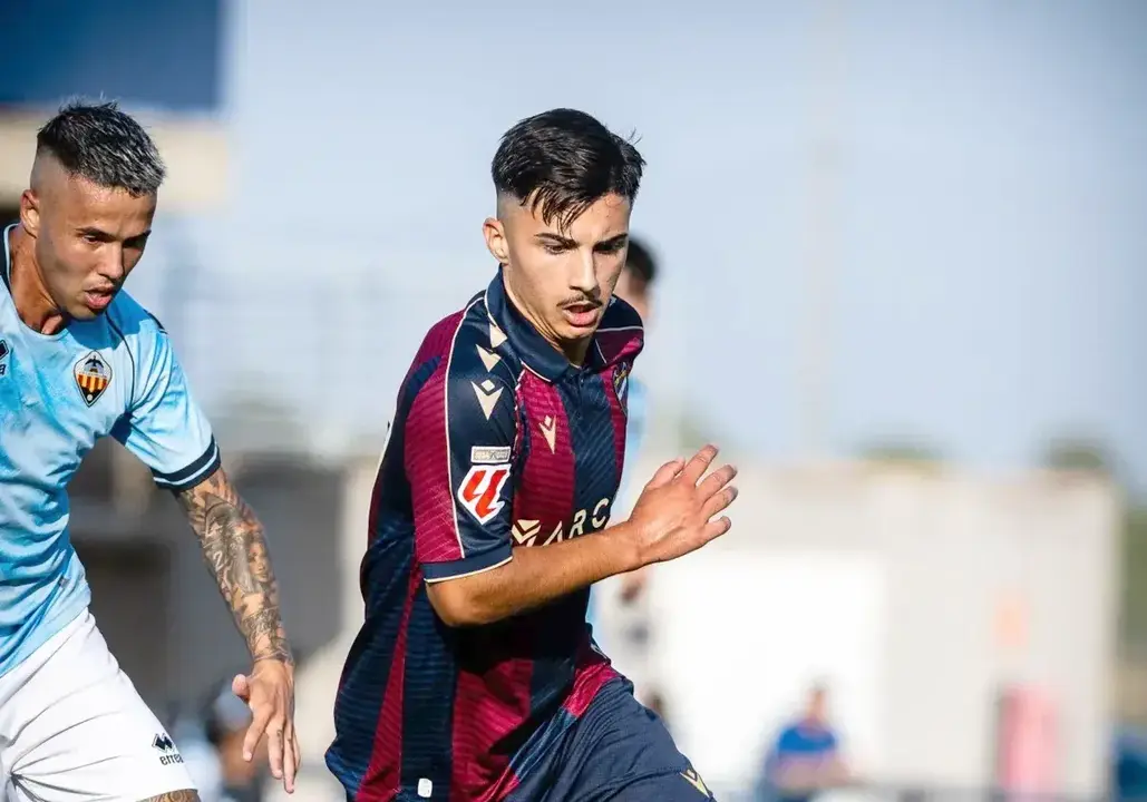 Paco Cortes llega a la Cultural en condición de cedido.