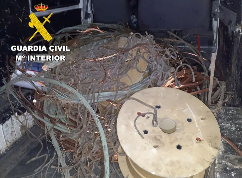 Cobre recuperado tras la detención de tres personas en Onzonilla. Foto: Guardia Civil