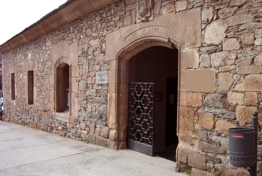 Exterior de la Oficina de Turismo de Ponferrada.