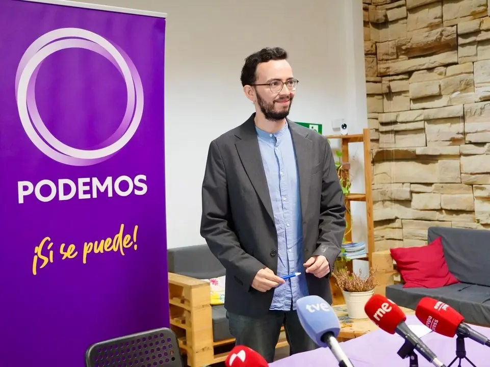 El coordinador de Podemos en Castilla y León, Miguel Ángel Llamas, ofrece detalles de la denuncia presentada por su partido ante la Fiscalía contra la Junta de Castilla y León por su actuación en materia de incendios forestales. Foto: Leticia Pérez