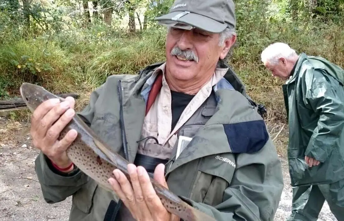 Luto en la pesca leonesa por la muerte de Carlos Bragado. Foto: Eduardo García Carmona.