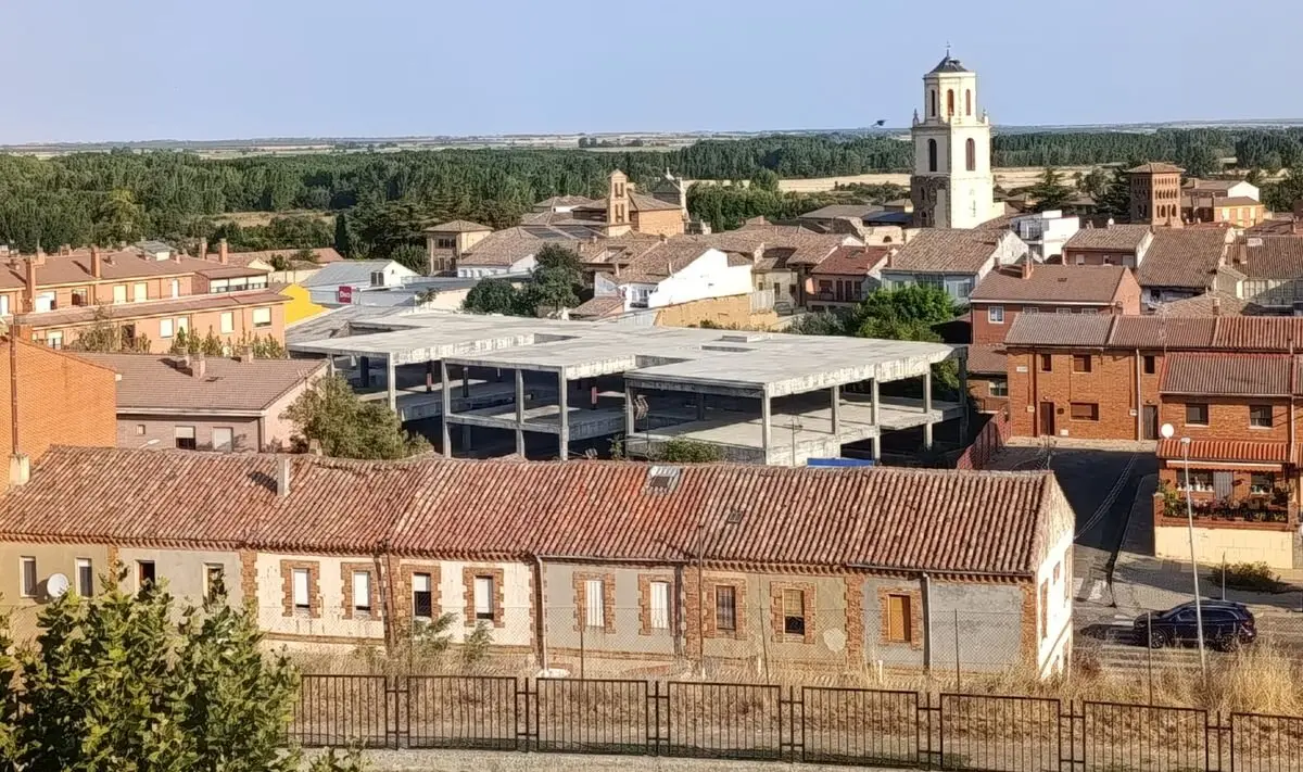 Estado actual de las obras del centro de salud de Sahagún tras su paralización. Foto: UPL