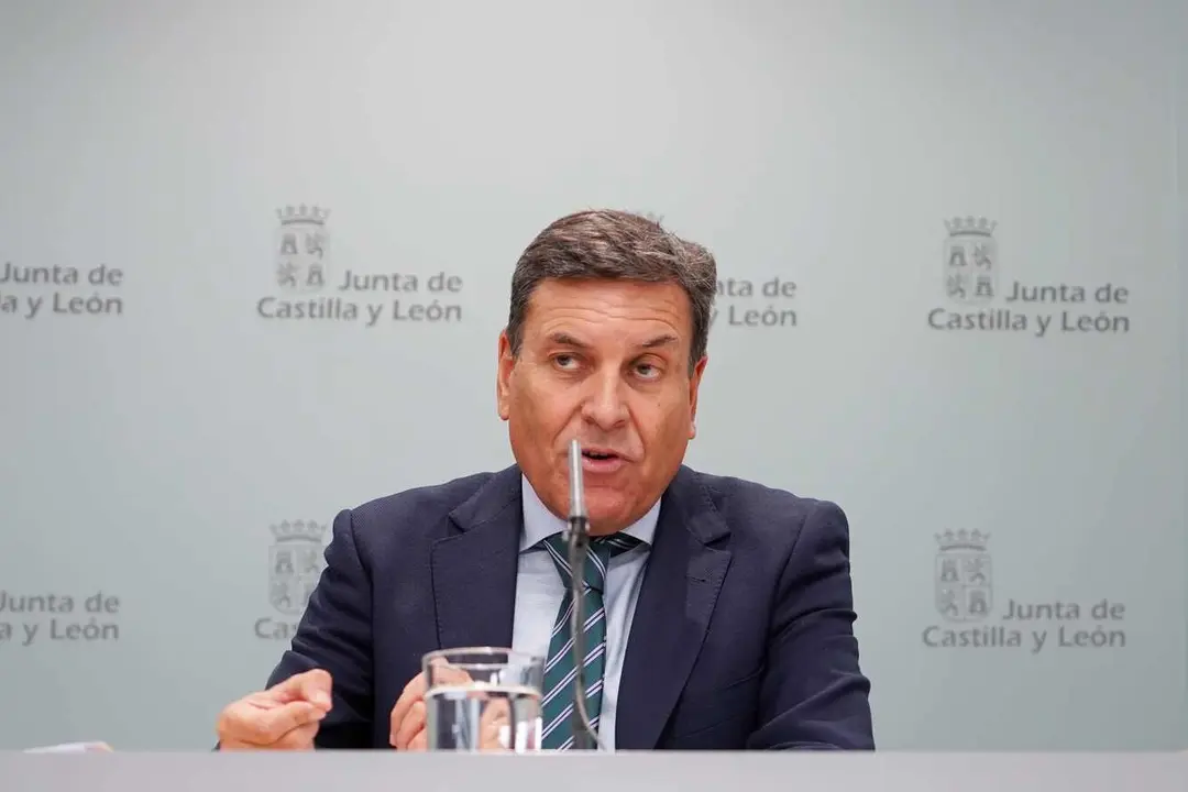 El consejero de Economía y Hacienda y portavoz de la Junta, Carlos Fernández Carriedo, comparece en rueda de prensa posterior al Consejo de Gobierno.