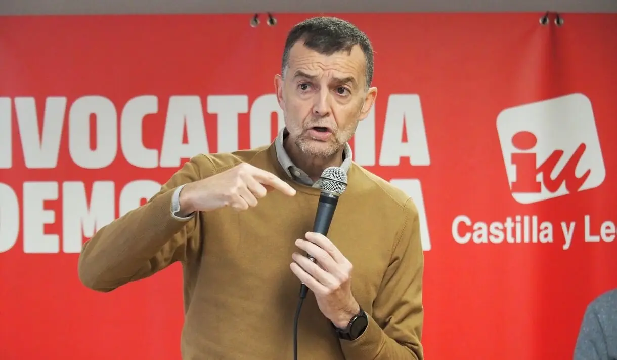 El coordinador federal de Izquierda Unida, Antonio Maíllo, participa en una jornada de la Convocatoria por la Democracia.