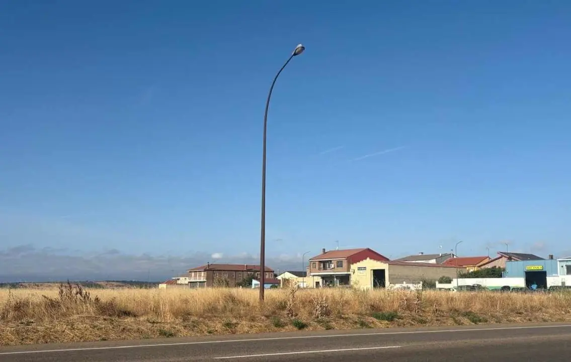 Imagen de uno de los solares sancionados.