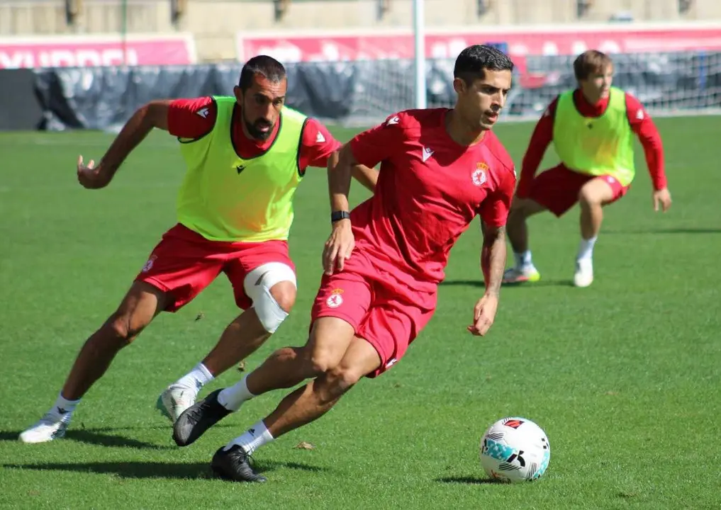 La plantilla de la Cultural y Deportiva Leonesa, durante un entrenamiento.