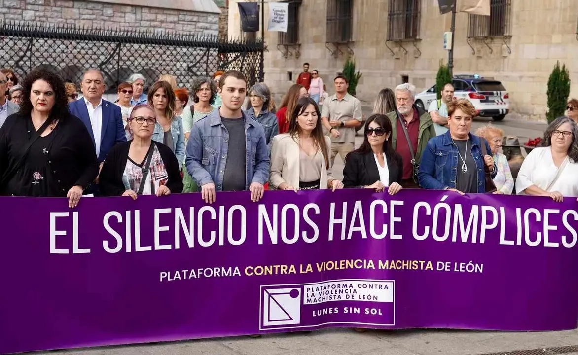 La Plataforma contra la Violencia Machista de León organiza un acto institucional con motivo de su 20 aniversario, con la participación del alcalde de León, José Antonio Diez