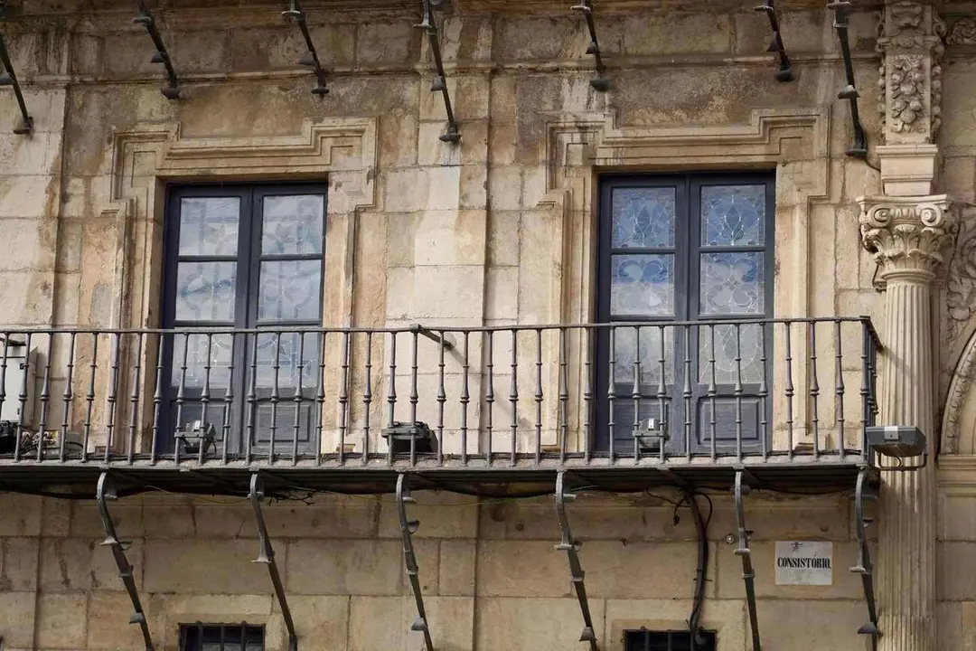La recuperación del 'viejo consistorio' (que en realidad nunca lo fue) y de las balconadas del entorno, próximas actuaciones en la Plaza Mayor. Foto: Campillo