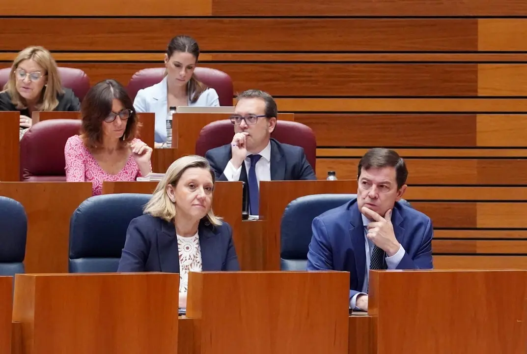 Alfonso Fernández-Mañueco, durante el pleno de las Cortes.