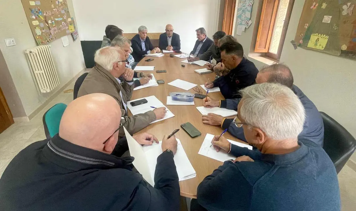 Reunión en Boca de Huérgano con los alcaldes de las localidades afectadas por los incendios.