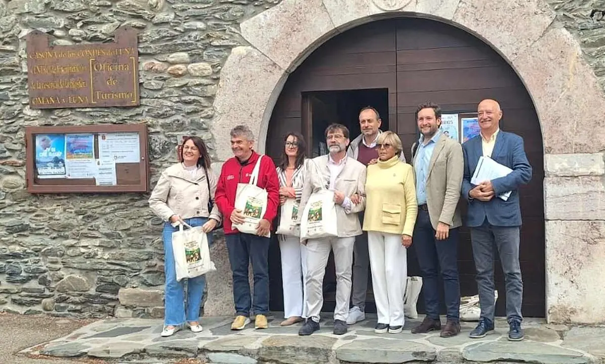 La Federación de Municipios debate en Murias soluciones frente a los incendios en el medio rural.