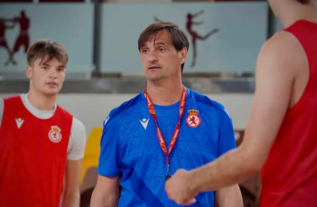 Luis Castillo, durante un entrenamiento de la Cultural de baloncesto.