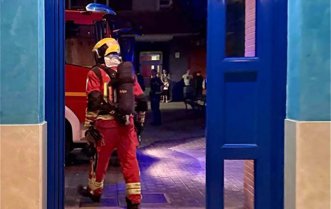 Efectivos de Bomberos en el lugar del suceso. Foto: Bomberos León