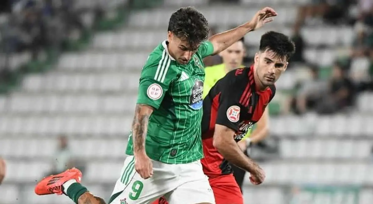 Un lance del encuentro disputado por la Ponferradina ante el Ferrol.