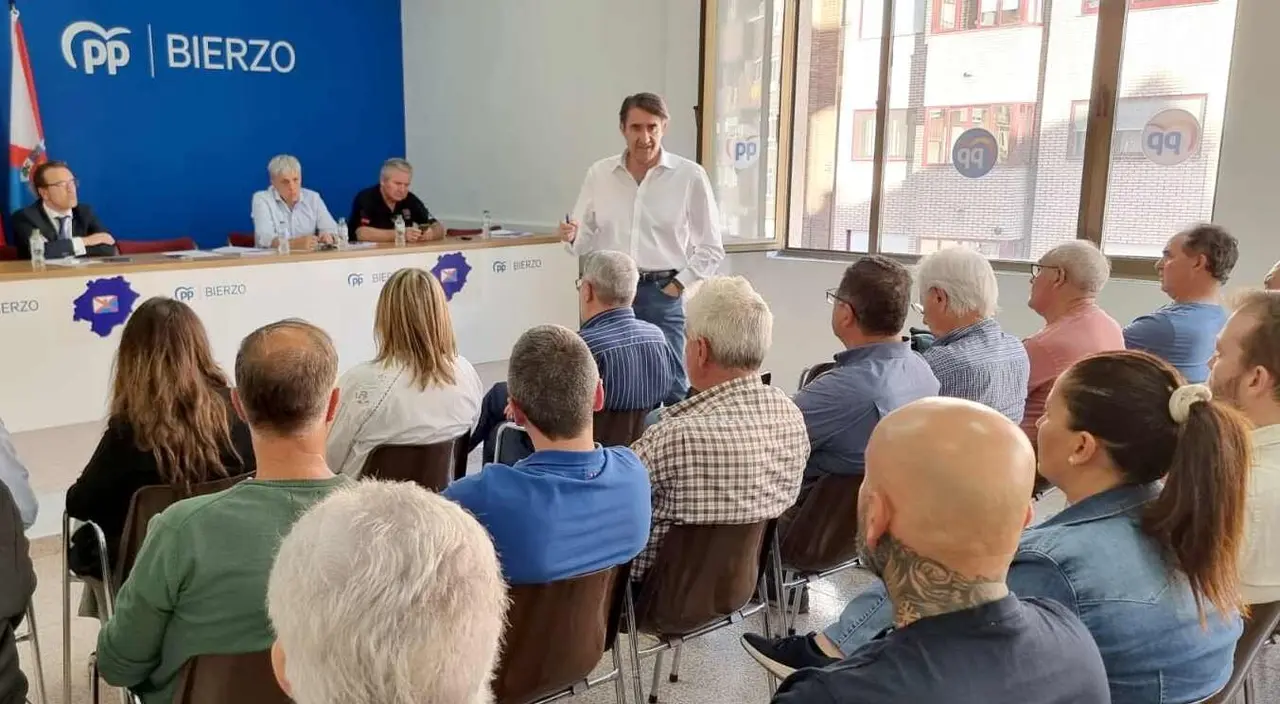 Un instante de la reuni&oacute;n mantenida con alcaldes.