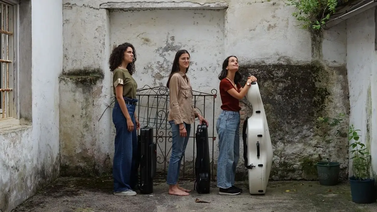 El Trío Nacedo, integrado por Lidia Sierra (violín), Inés Moreno (viola) y Clara Muñoz (cello).