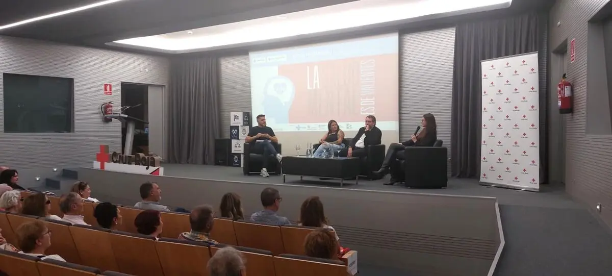 MESA REDONDA CRUZ ROJA 2